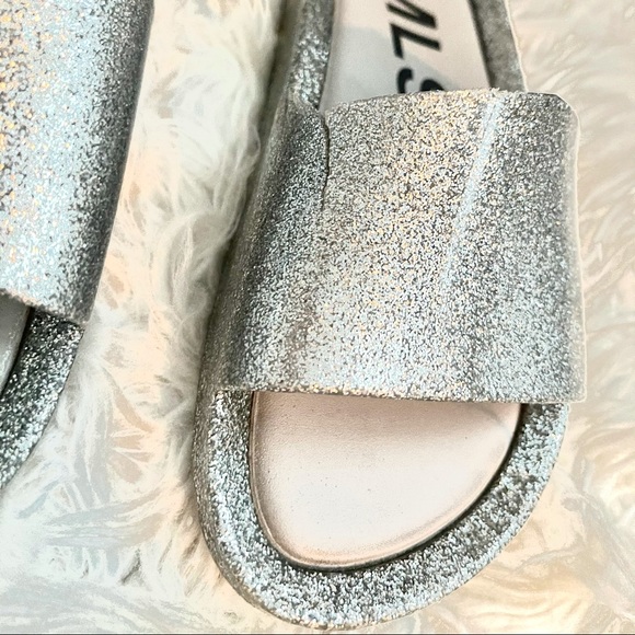 Sandals - Picture 2 of 2